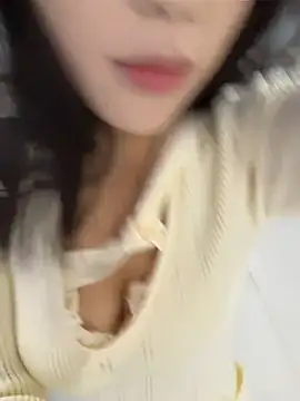 Lucy-cat - 桌面特写奶头摩擦桌角电动乳夹住