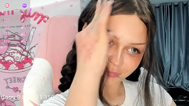 MelonyEmo - show tits
