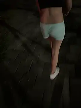 Lisa_babylove - 掀起衣服胸部誘惑
