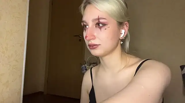 LishaNuding - Tease my breasts