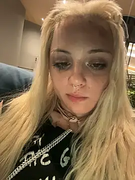 Badblondie - PUT FINGER IN PUSSY RIGHT HERE