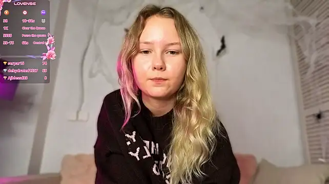 Queenneee - suck a dildo