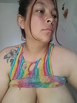 CurvyMilen - Show ass