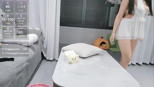 Millie-36E - 手指插入逼逼流骚水水