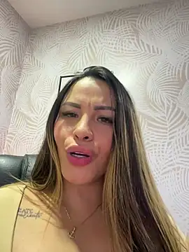 Sexyyykloee - tits out + deep throat very sloppy