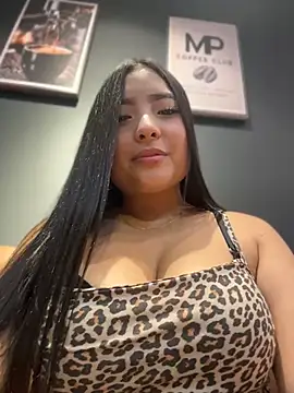 ValenAbravanel - show tits under the table 🍒