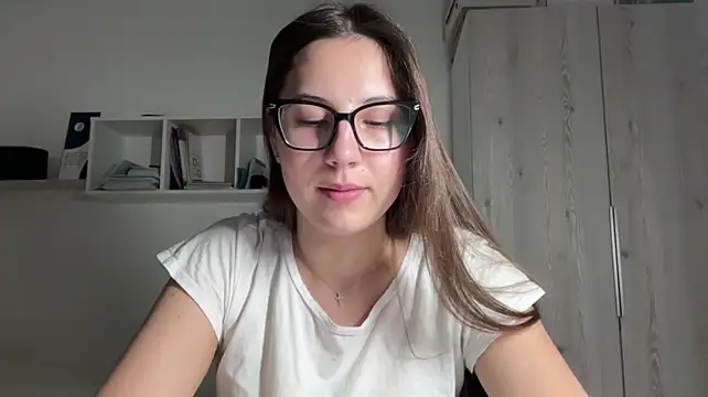 Rubymoonv - Gently stroke my tits💋