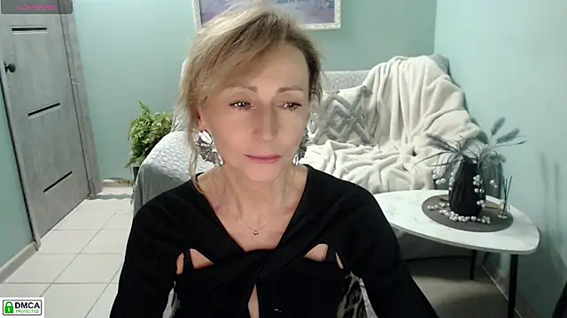 HornyMilf_777 - Slap my ass