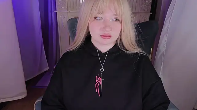 Carolina_elf - eye contact
