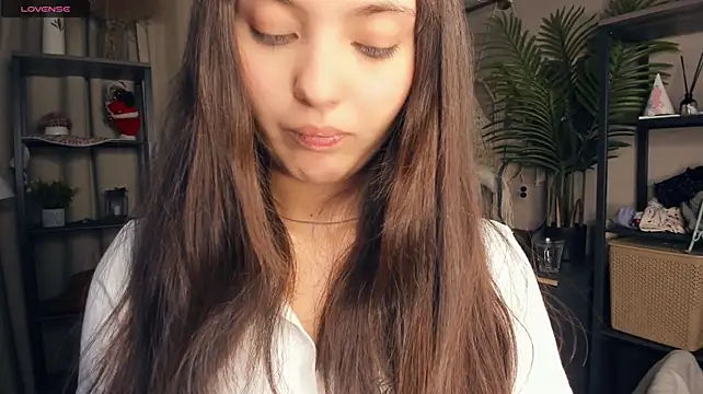 ReynaCarco - Take off top and spray water on tits