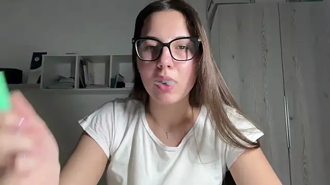 Rubymoonv - Gently stroke my tits💋