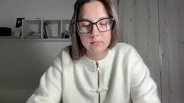 Rubymoonv - Put my hands under the top and massage🔞