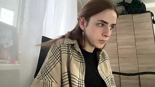 Selianderol - lick and bite my finegr close to cam!