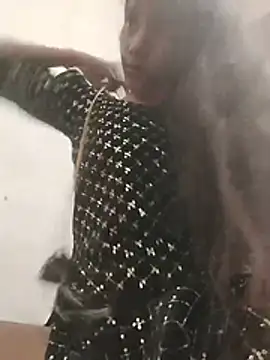 Hotbabymuskan