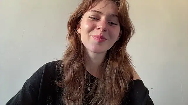 RolandeRohrs - Show my cute belly close up!🥰