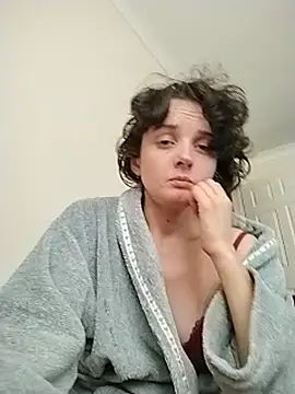 Amy01112 - Put haribo on my nipple