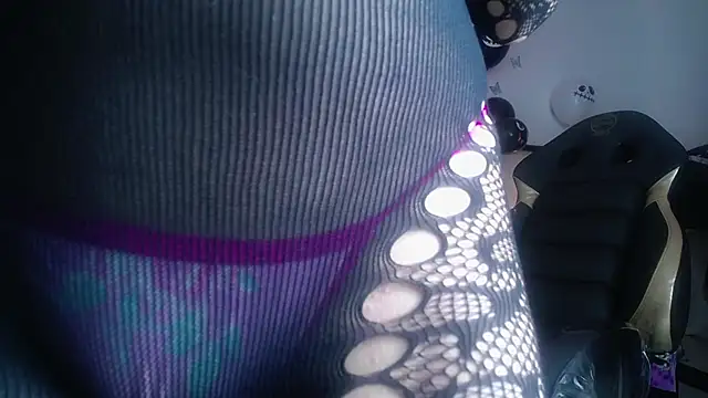 Samantha_petite__ - Play with tongue 🌈