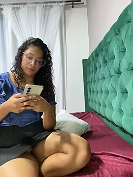 Chloefixxx - lick my tits and spit in my pussy