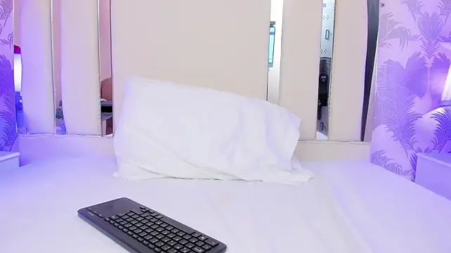 Lauramartin1 - Flash tits and bounce
