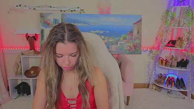 Real_Tini - SPANK ME DOGGY NO PANTIES🍑