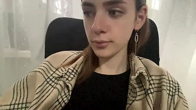 Selianderol - lick and bite my finegr close to cam!