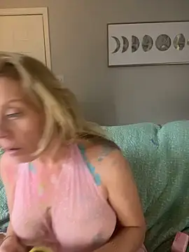 SweetBlondeB - Slip n Slide bath shave my pussy