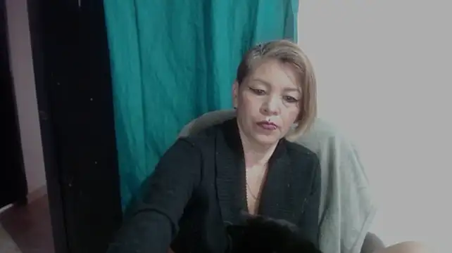Electra-mommy - boobs