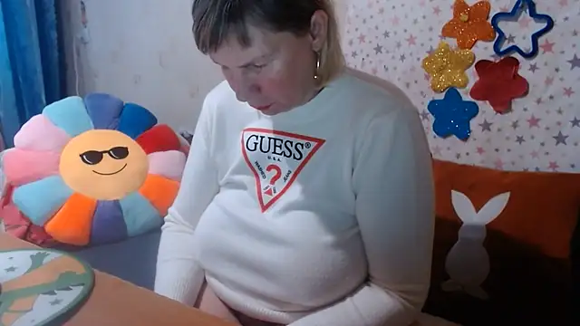 QueenLana - open legs