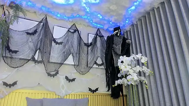 Aki_Sweet - 3 fingers in pussy