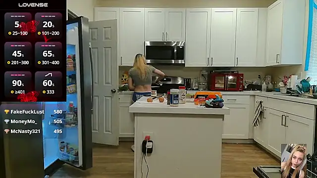 Blondiewithanass - double penetration