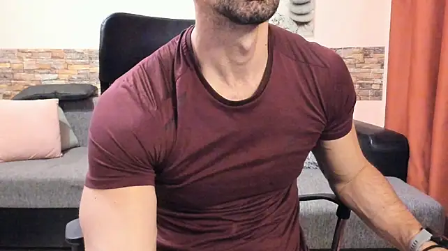 HotHunkTrainer's Live XXX Chat
