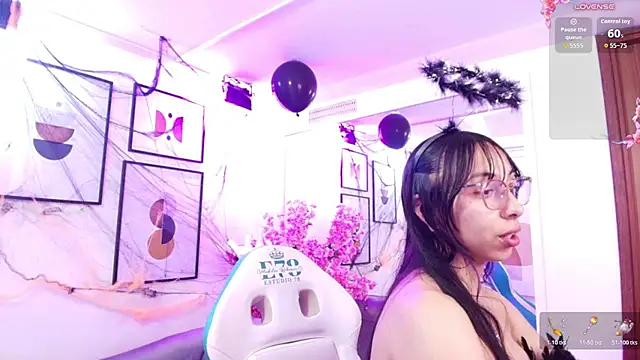 Ary_gala - show boobs + oil