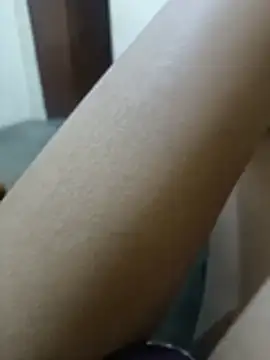 Nineteen_hot - 2 min fingering in public