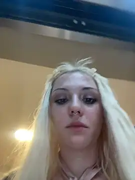 Badblondie - PUT FINGER IN PUSSY IN PUBLIC POOL