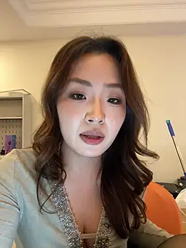 Yomi009 - 朋友家全裸上半身😳