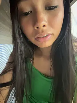 Valen-gomez - Show boobs +Pinch nipples 🍒
