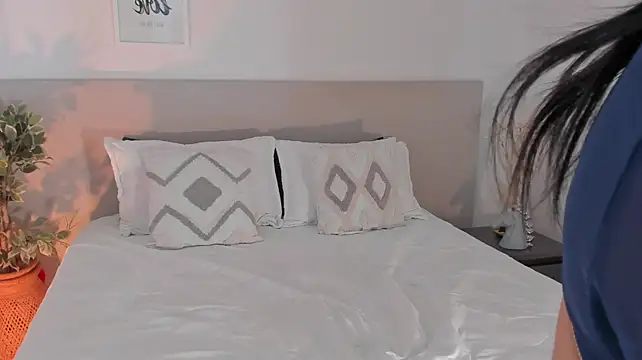 ChloeeSmiith - Rain Spanks sweet Ass🍑💢