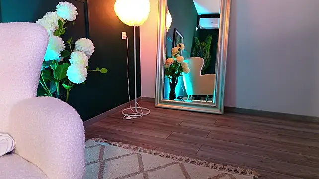 LittleRedRubi - Finger my ass
