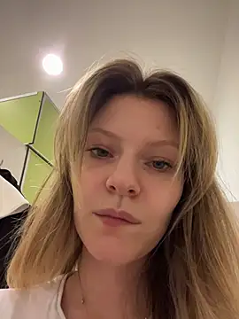 MaryHiggins - Playing with a dildo