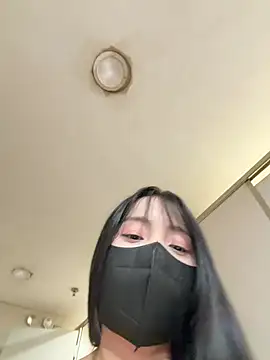 Xiao-Lin - 户外男厕所小便池假阳具抽插2分钟