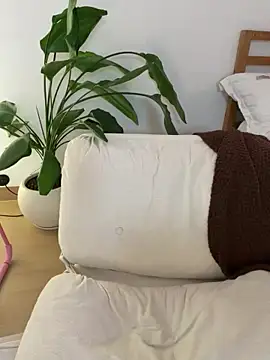 DouDou-- - 🦵极品长腿侧边高抬腿漏小穴+穴脸同框 1分钟