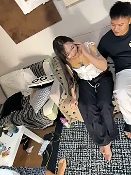 C-B-000001 - 每天不同国家的女孩给哥哥们大秀多多支持