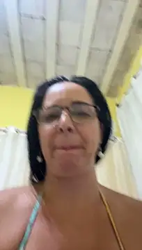 Regina475 - Dedinho no cu com creminho