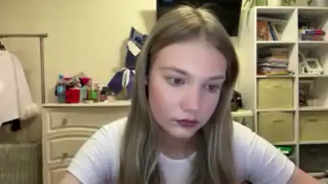 MayaStarlight - Lift up my top and show my bra more❤️