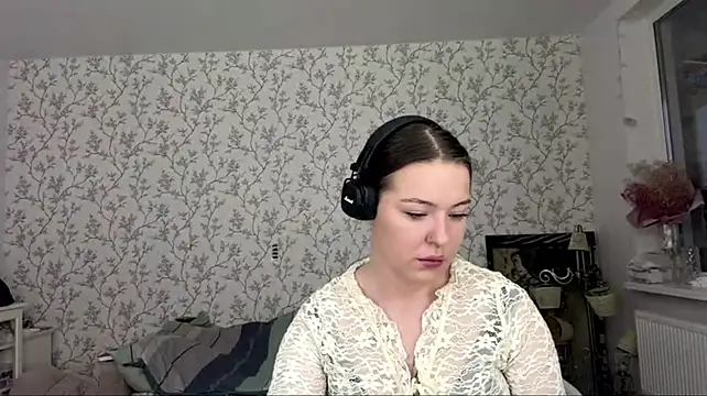 ElizbethPizza - air kisses for all