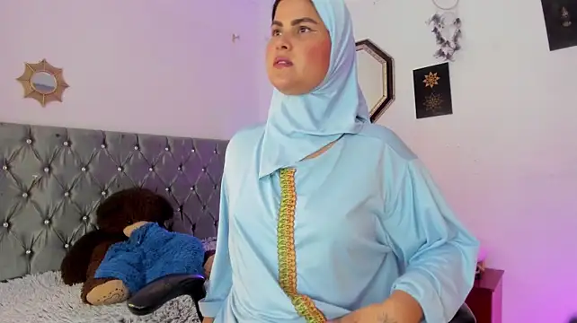 AishaAmin_ - 🤭 SHOW OPEN PUSSY 🤭