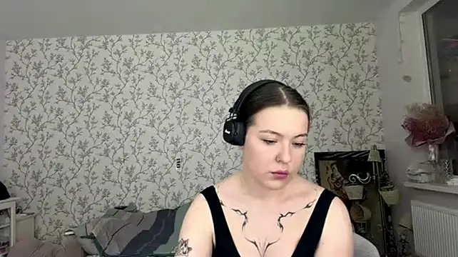 ElizbethPizza - air kisses for all