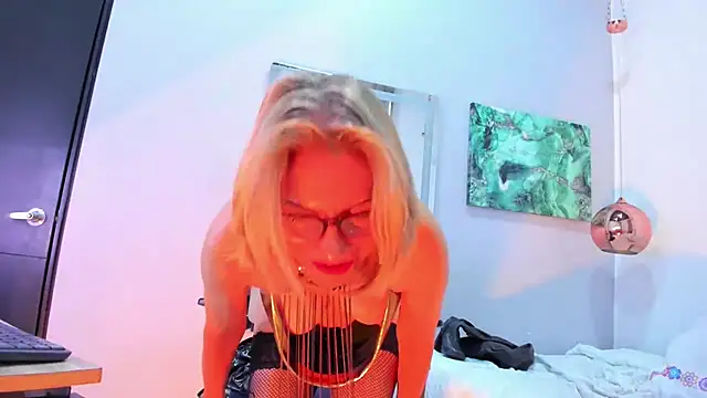 Samantha_mature_ - Show ass in doggy 🍒