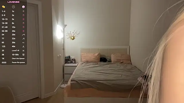 Mililluu - wet PUSSY cameltoe CLOSE to cam