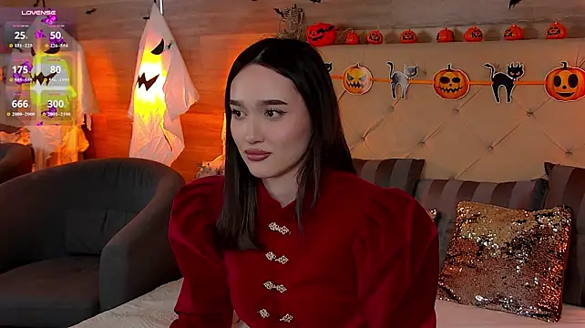 LindaMaxx - lift skirt tease